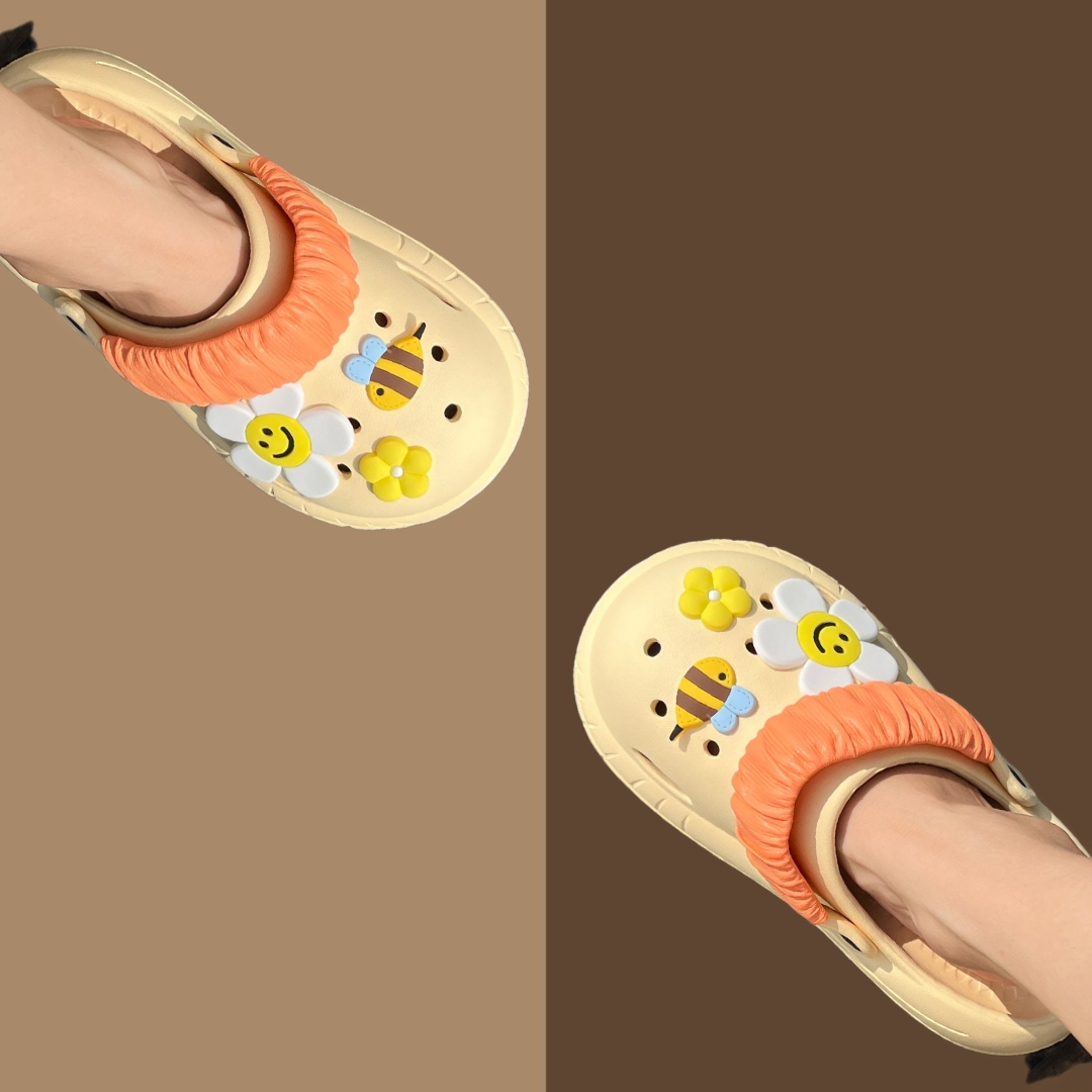 Buzz Bloom Beige Clogs